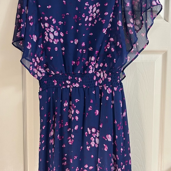 DKNY NWT 🎀host pick🎀 Floral-Print Flutter-Sleeve Smocked-Waist Dress size 12 - Picture 5 of 11